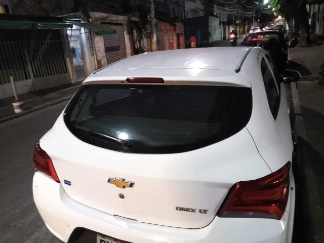 Chevrolet onix 2016/2017 1.0 mpfi lt 8v flex 4p manual - Foto 4