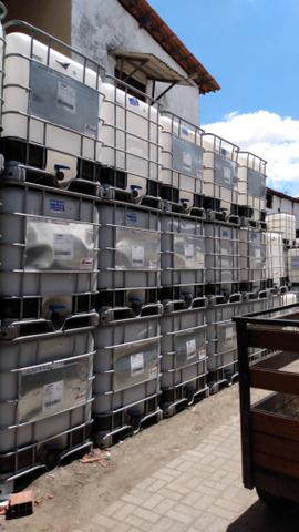Vendo caixas plásticas de 1.000 litros semi novas - Foto 2