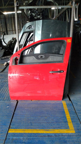 Porta lado esquerdo dianteiro Fia Mobi