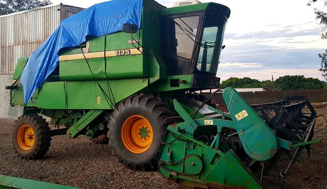 Colheitadeira John Deere 1175