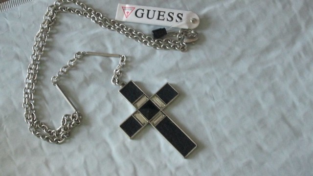Corrente Colar Crucifixo Pingente Escudo Guess Watch? Strass Importado Aceito Trocas - Foto 4