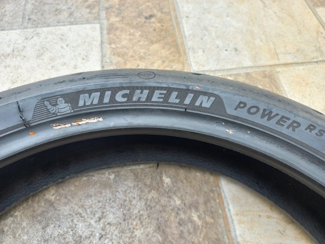 Pneu Michelin Power RS 120/70-17 - Foto 5