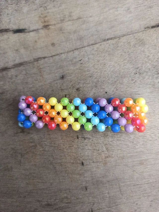 Pulseira de miçangas trançada arco-íris  - Foto 2