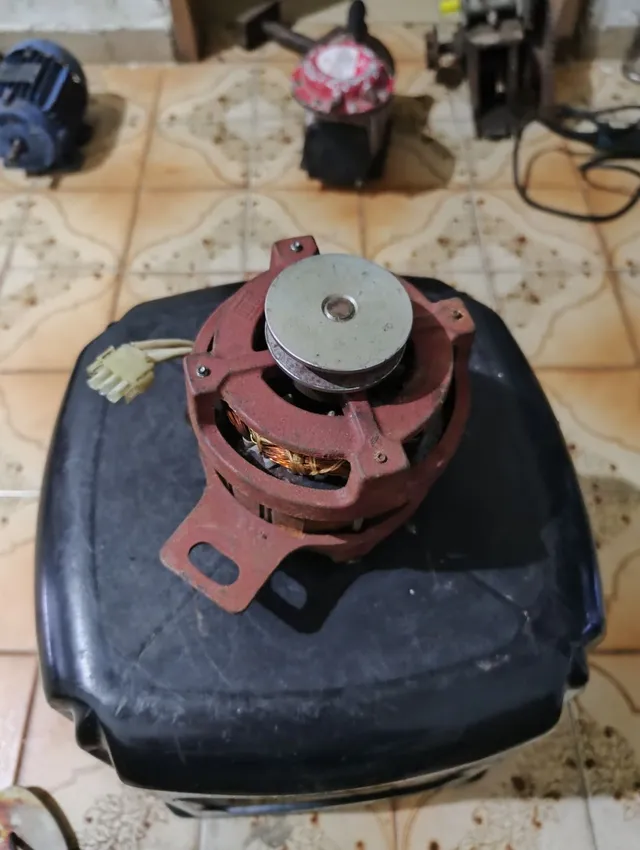 Vendo motor de máquina de lavar roupa em ótimo estado de conservação.