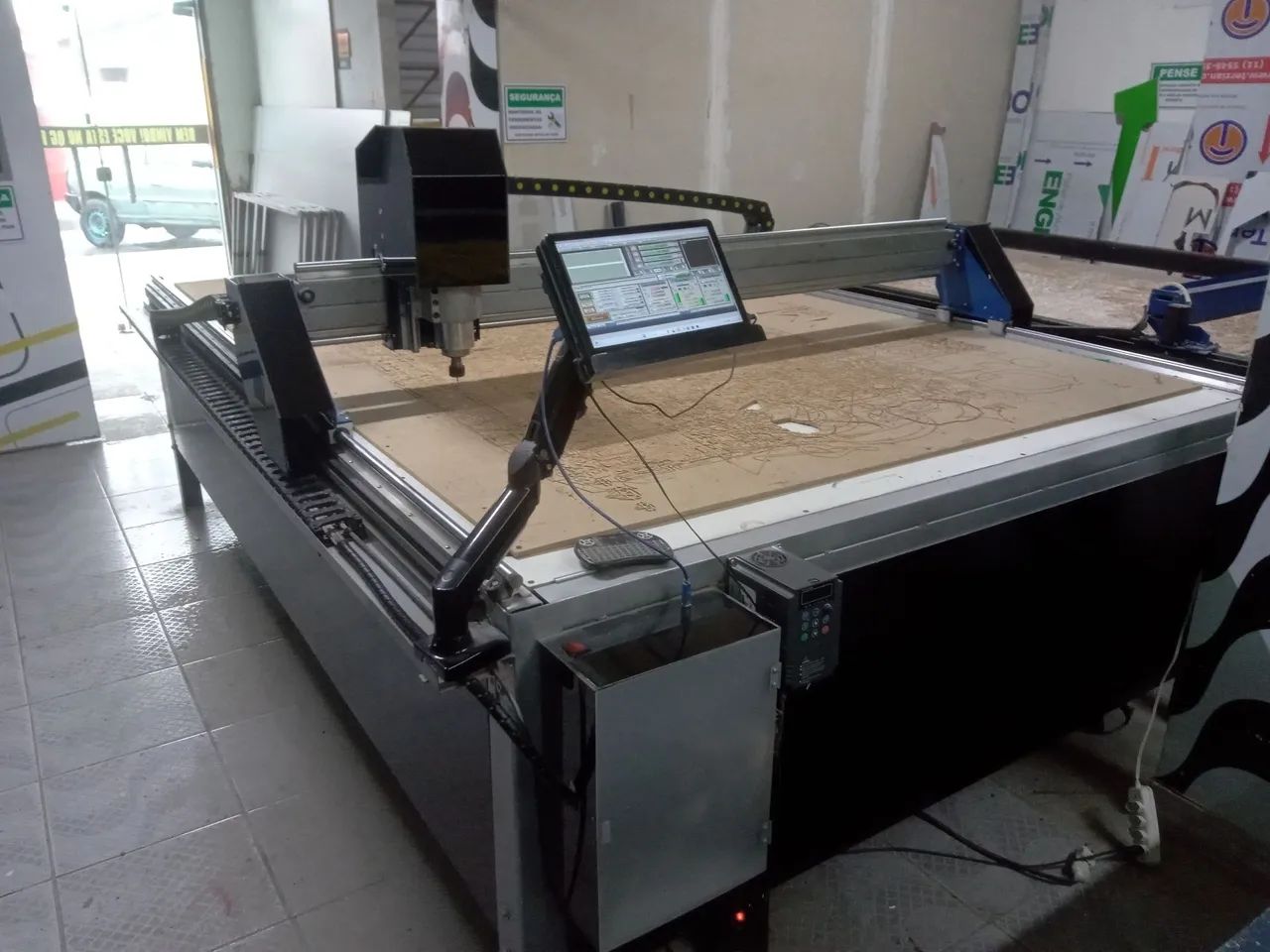 CNC router  máquina corte e gravação 