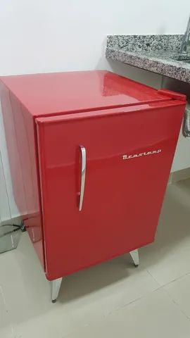 Frigobar Brastemp vermelho: 52(p) x 48 (l) x 81 (a)