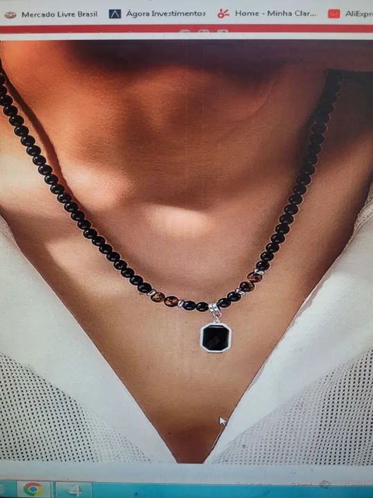 Colar de pedras com pingente masculino
