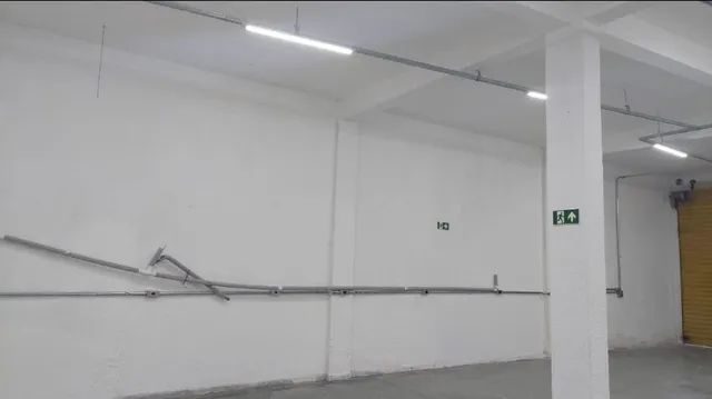 Loja com 380 metros quadrados, com garagem para  3 carros, 2 WC, mini copa. - Foto 2