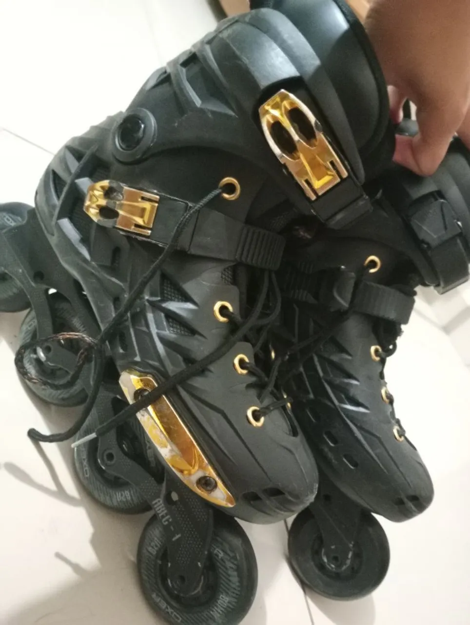 Patins Inline Profissional - Preto e Dourado
