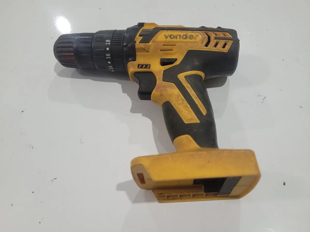 Parafusadeira vender (sem bateria) funcionamento normal64308140848642120