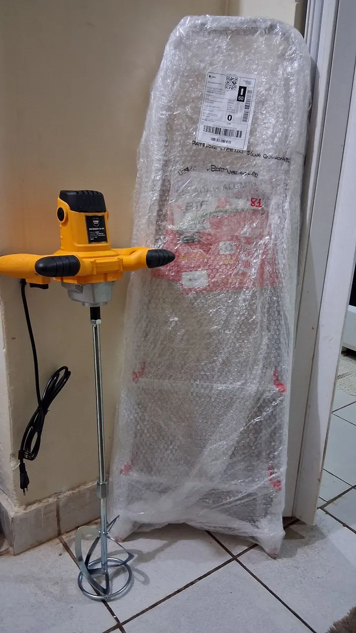 Misturador de tinta e escada