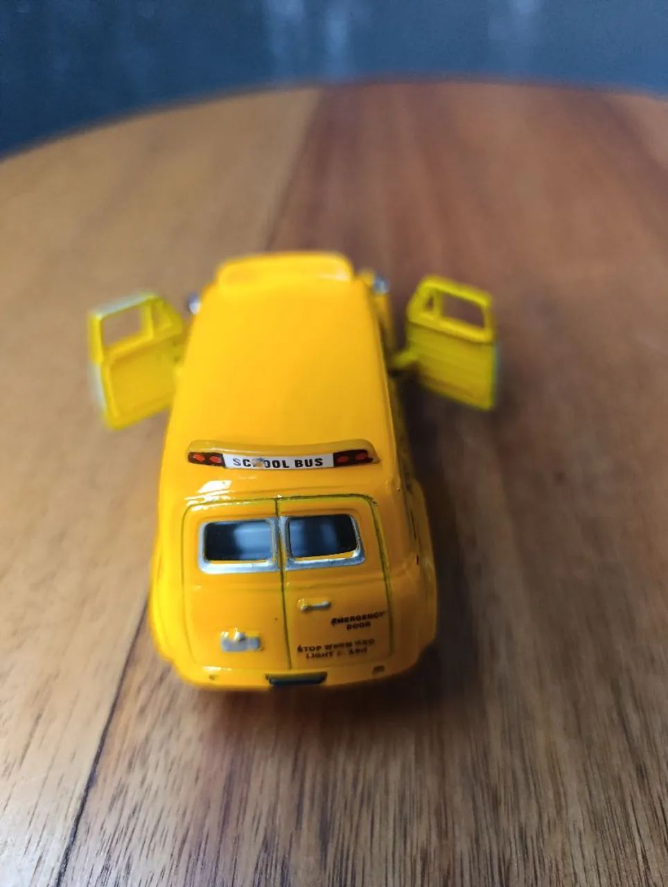 Miniatura de ônibus escolar DIECAST 1:36 Kinsmart - Foto 3