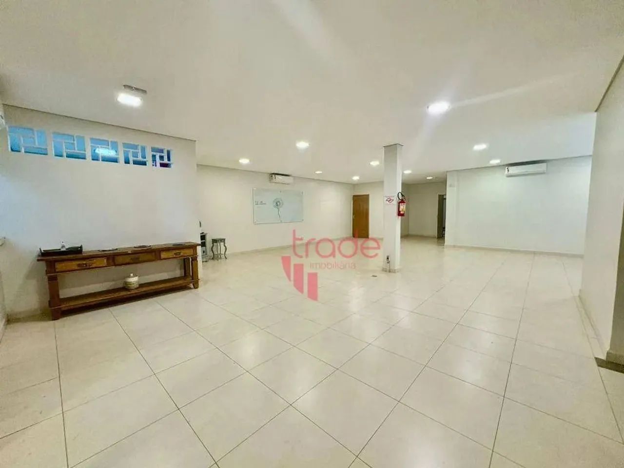 Salão Comercial Amplo para Locação no Bairro Nova Ribeirânia em Ribeirão Preto com 01 Sala - Foto 9