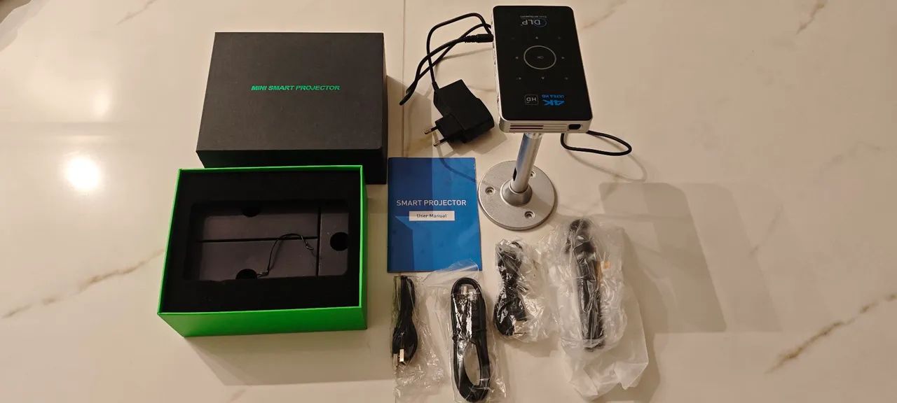 Mini Smart Projetor 4K Ultra HD C6 32GB 2GB Android Usado