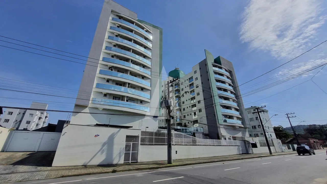 Apartamento com 2 quartos para alugar por R$ 2050.00, 63.63 m2 - BOM RETIRO - JOINVILLE/SC