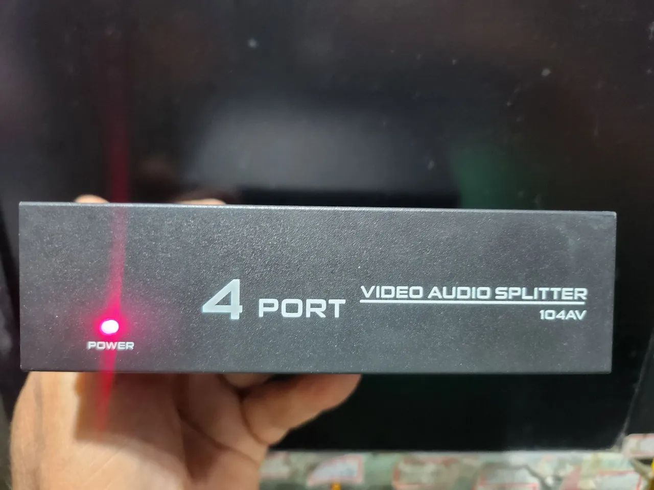 Distribuidor de áudio e vídeo pra 4 TVs,