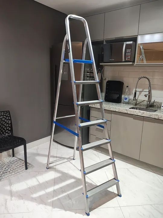 Escada de alumínio Mor 7 degraus