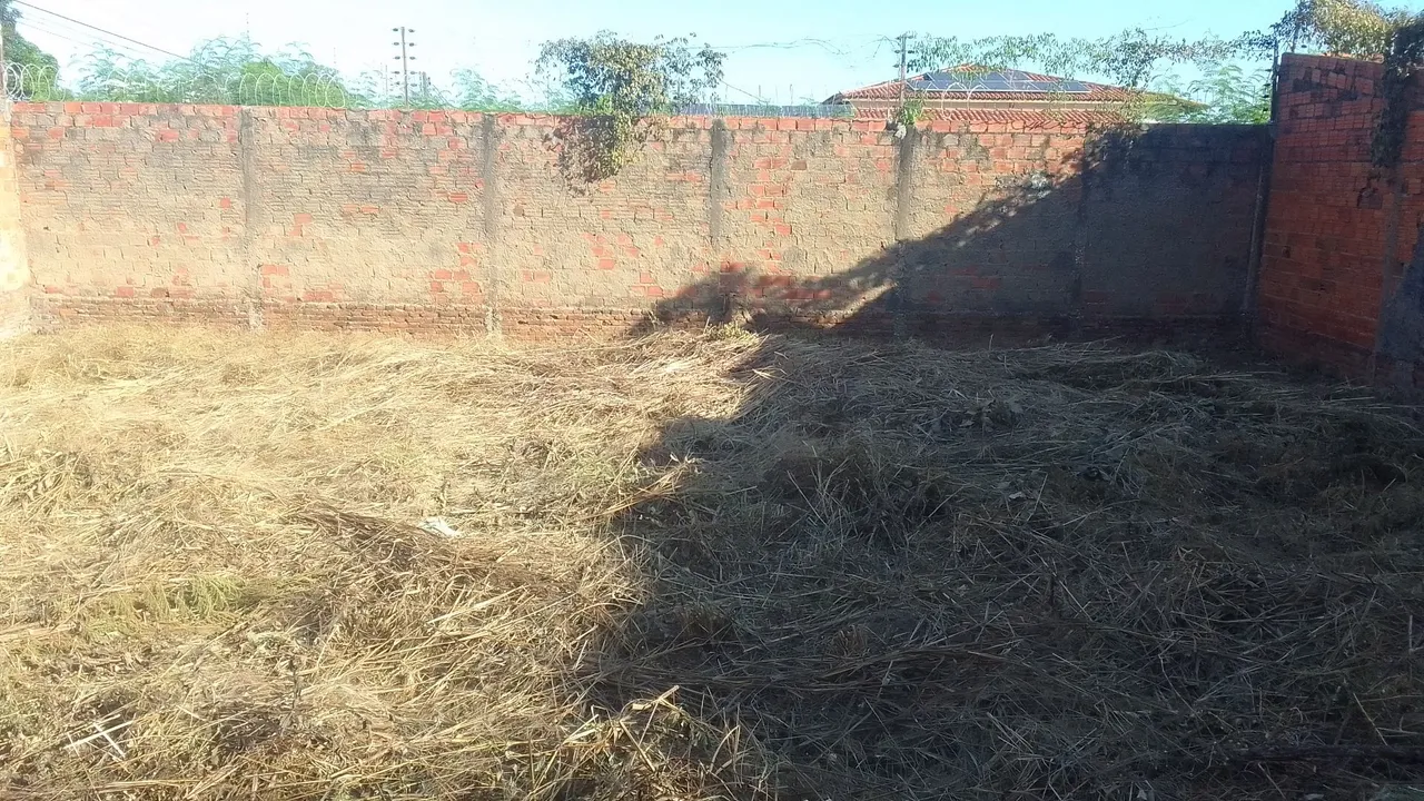 Aluga-se terreno 240 m2 bairro Morada do Sol para garagem de veiculos