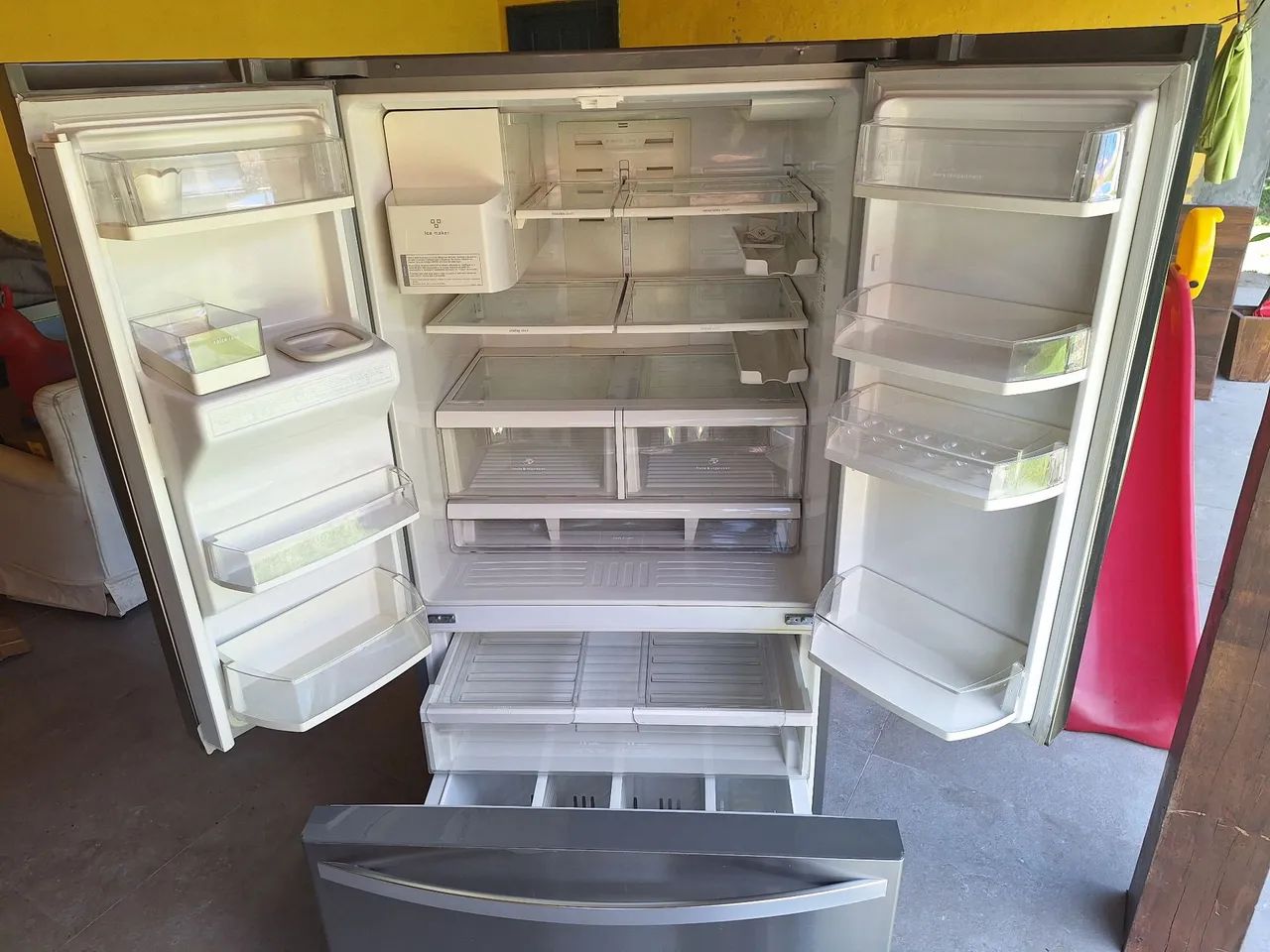 Semi nova Geladeira French door Electrolux - Foto 3