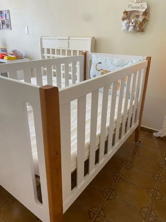 Berço evolutivo 3 em 1 de madeira branco com detalhes em madeira natural - Foto 3