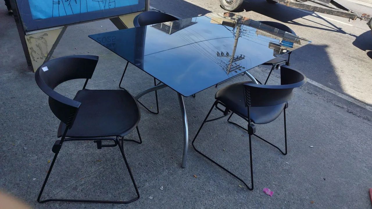 Mesa de vidro 4 lugares Lindas e moderna - Brechokinho  - Foto 2