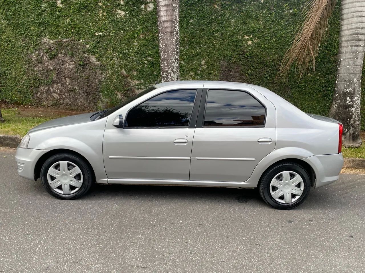 Renault Logan 1.6 Expression 2011 - Foto 3