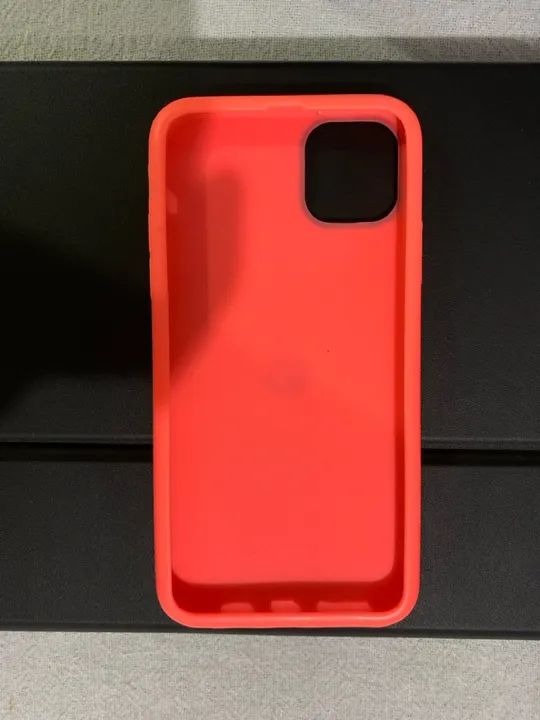 Capinhas Silicone Apple iPhone 11 semi nova. - Foto 4