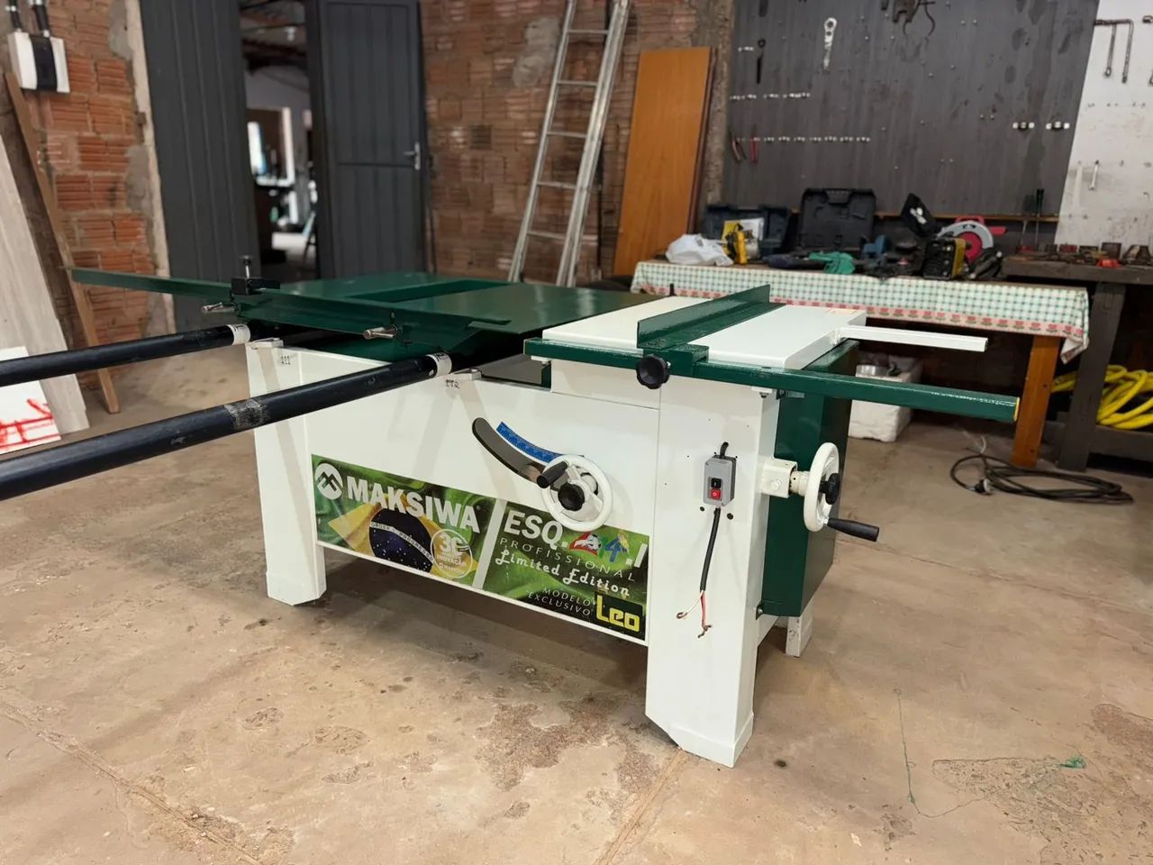 Esquadrejadeira Makisiwa eixo inclinável 2400 milímetros revisada  - Foto 2