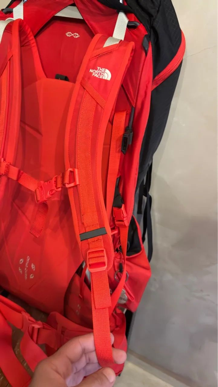 Mochila para trilha praticamente zerada. Original The Nort Face - Foto 3