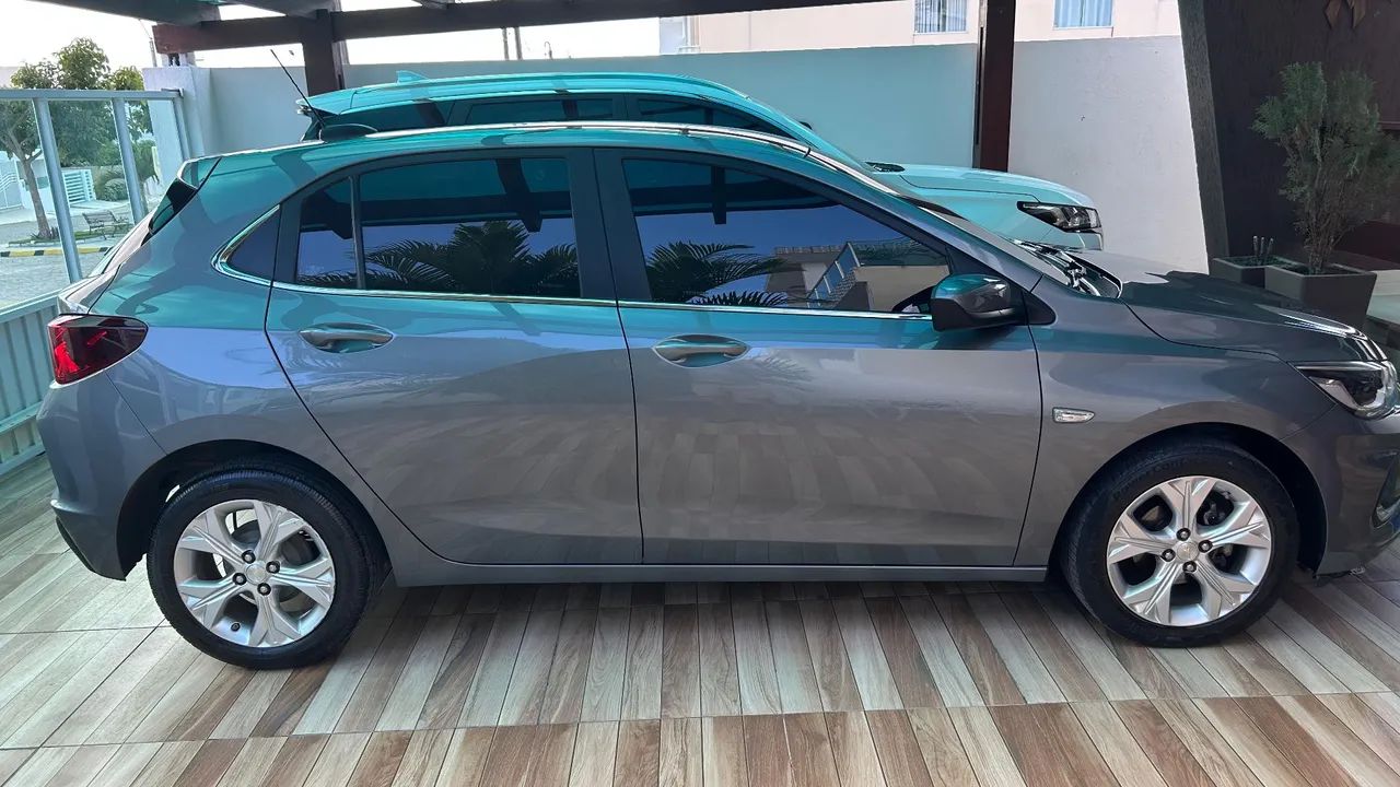 Onix Premier 1 2021 ( carro extra )