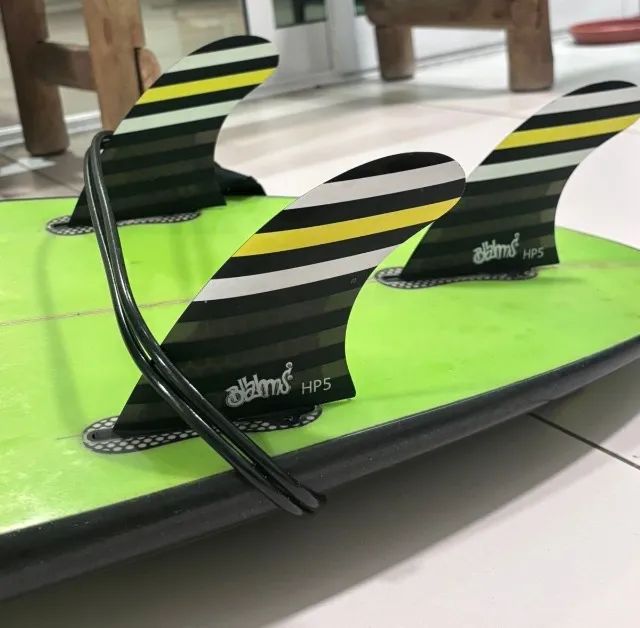 Prancha HotSummer com quilhas Seminova - Foto 2