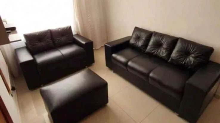 Conjunto de Sofás em Courino - 3 e 2 Lugares