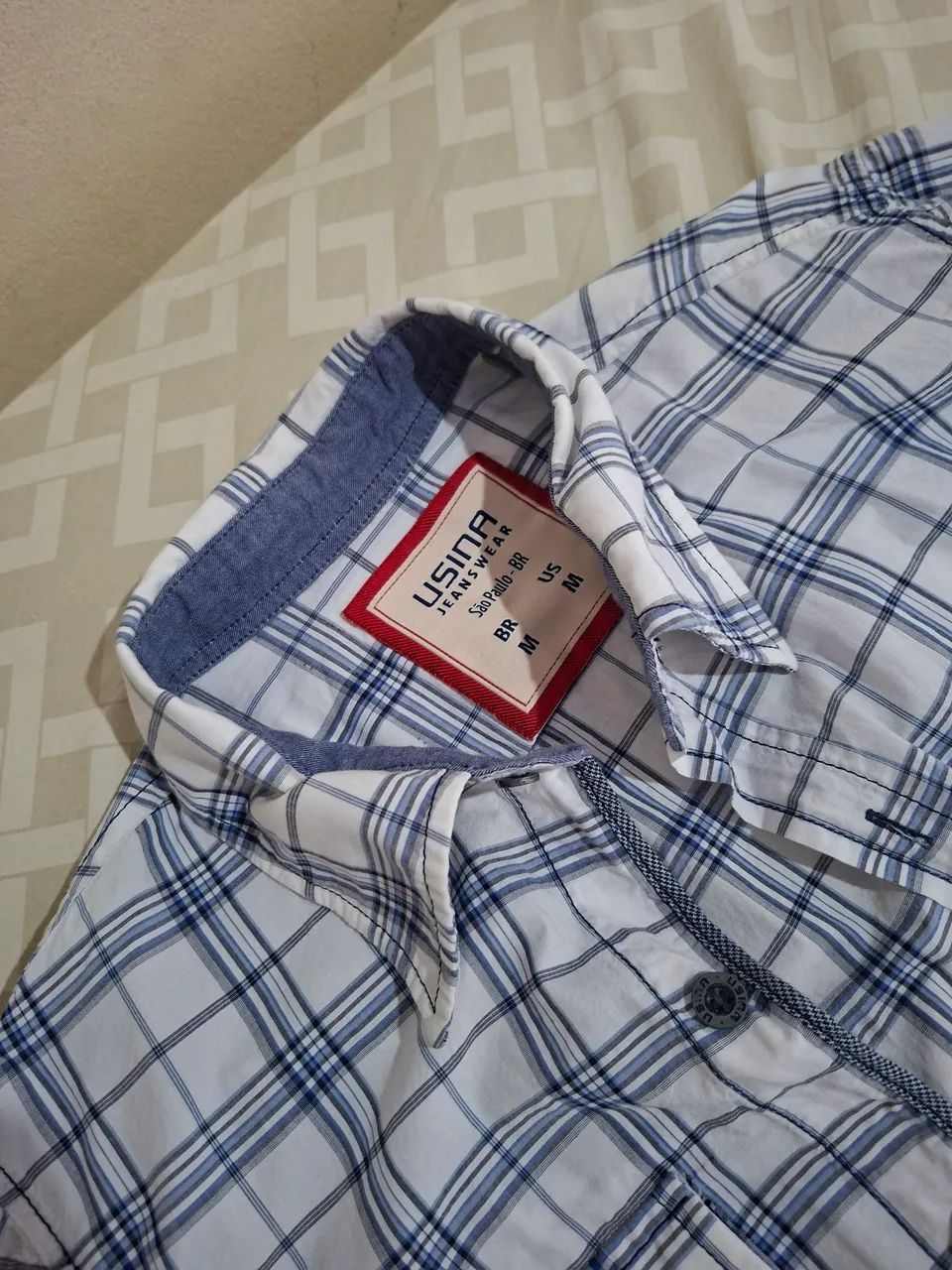 Camisa social listrada branca azul - Foto 2