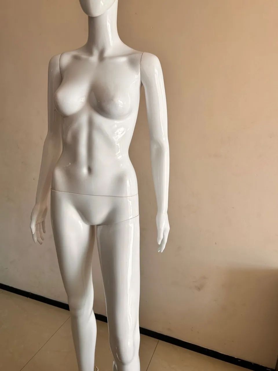 Manequim pose de fibra Feminino Branco em Perfeito Estado