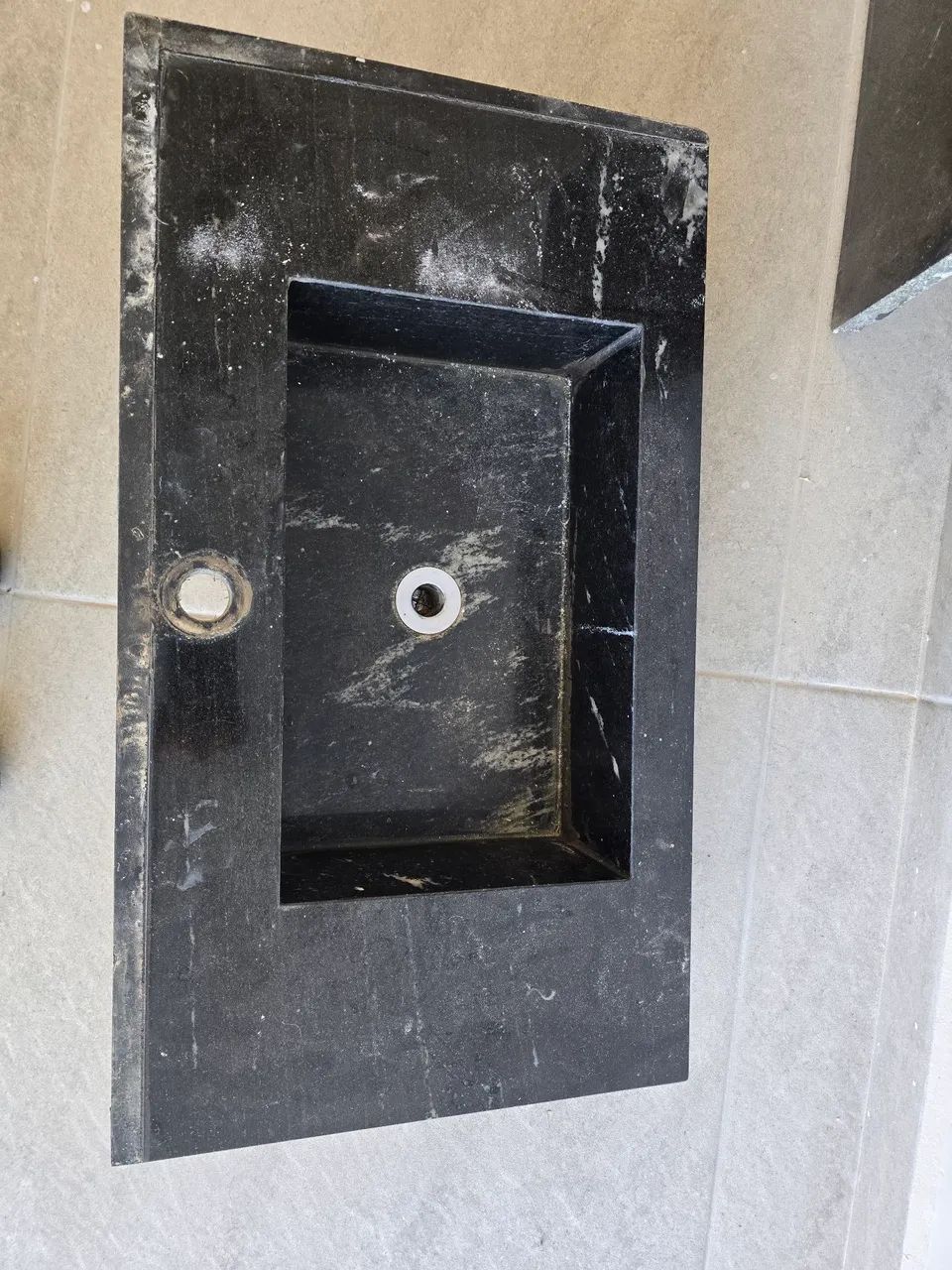 Pia de mármore e bancada