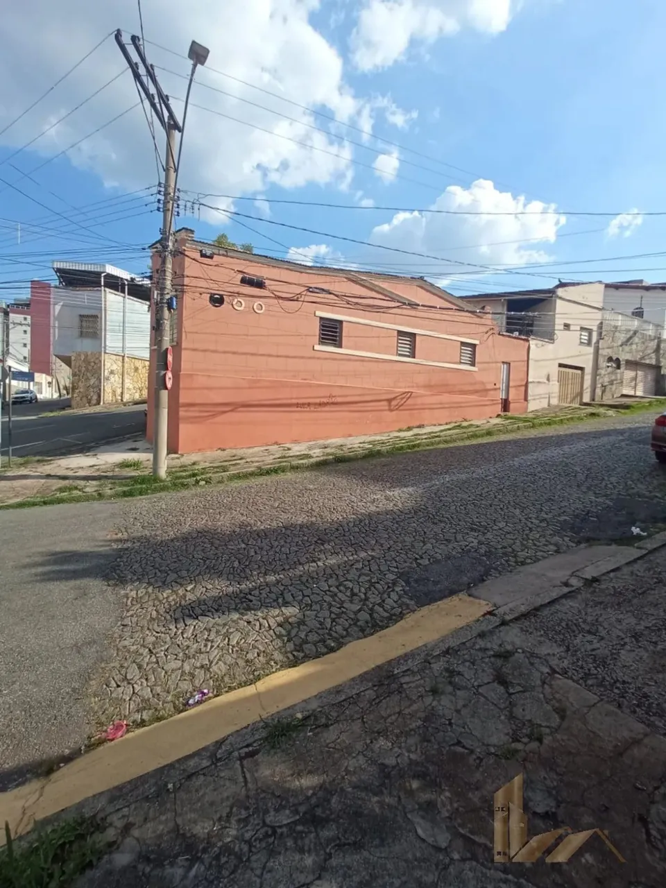 Casa 3 Quartos - Lote de 100 metros - Bairro Floresta - BH - MG