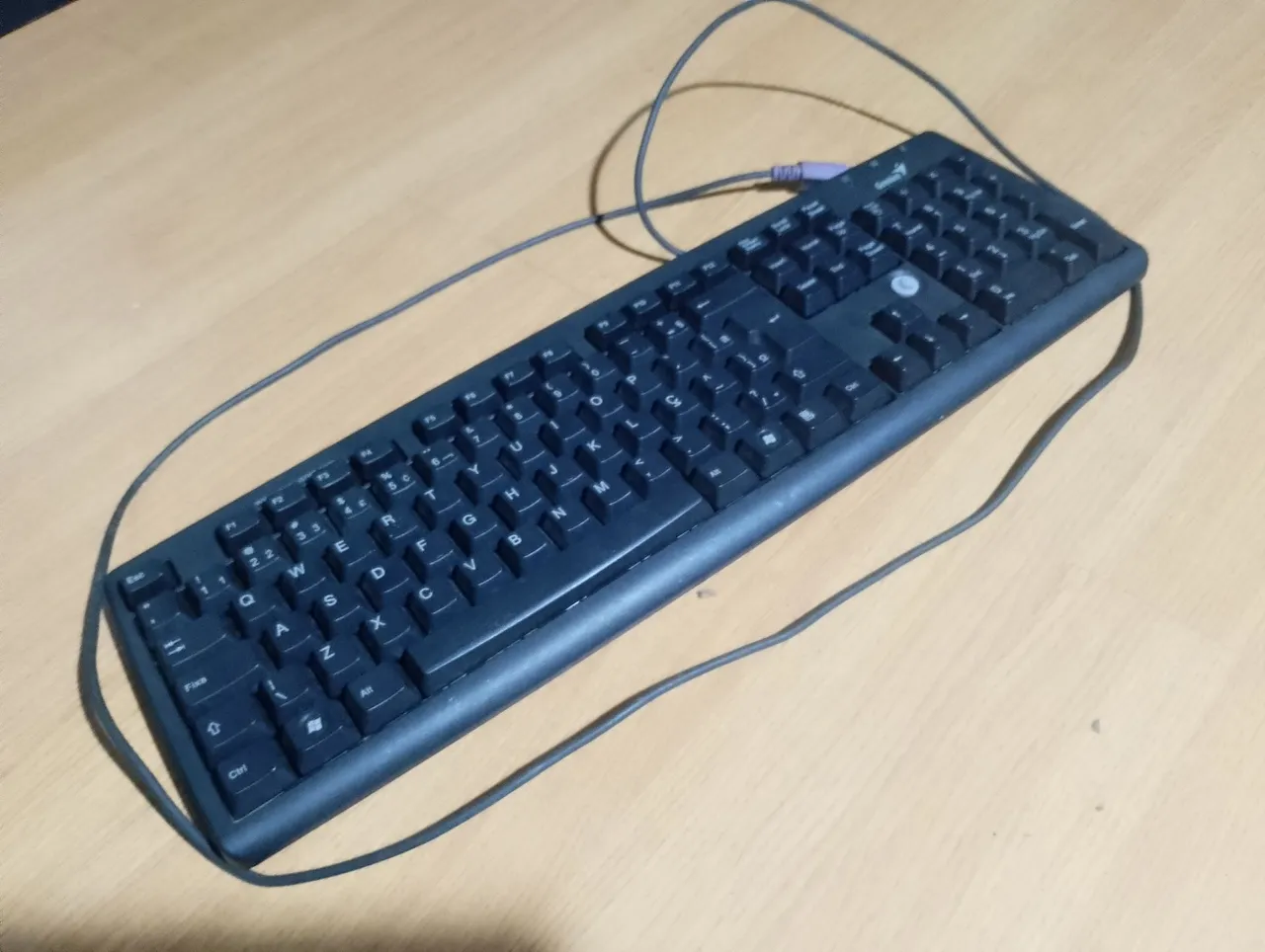 Teclado genius - entrada ps/2 - Usado - Ótimo estado