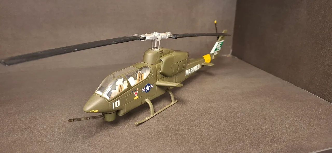 Helicóptero Bell AH-1 Cobra - Escala 1:48