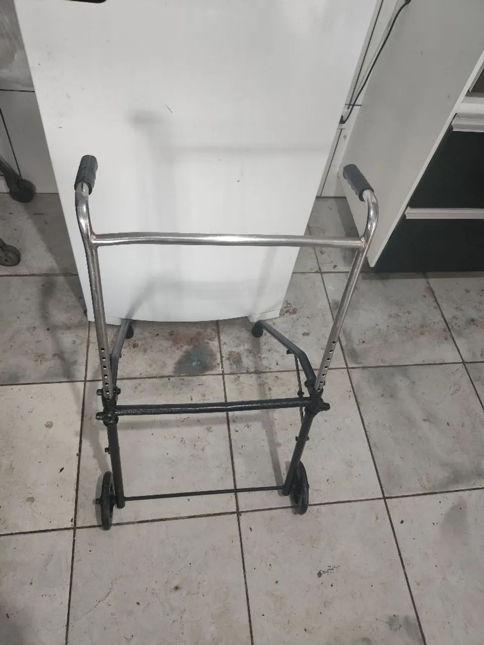 ANDADOR TRIANGULAR PARA LOCOMOÇÃO PARA IDOSO - Foto 6