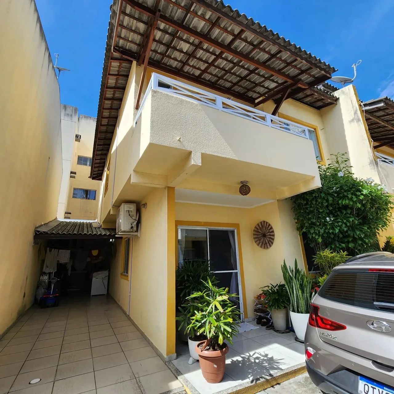CASA SOLTA 3 SUÍTES ÁREA GOURMET C/ CHUVEIRÃO P/ REFRESCAR EM COND FECHADO PITANGUEIRAS