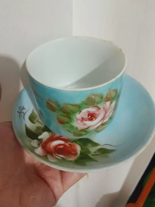 Xícara de cha com pires muito antiga de Porcelana pintada a mao! - Foto 2