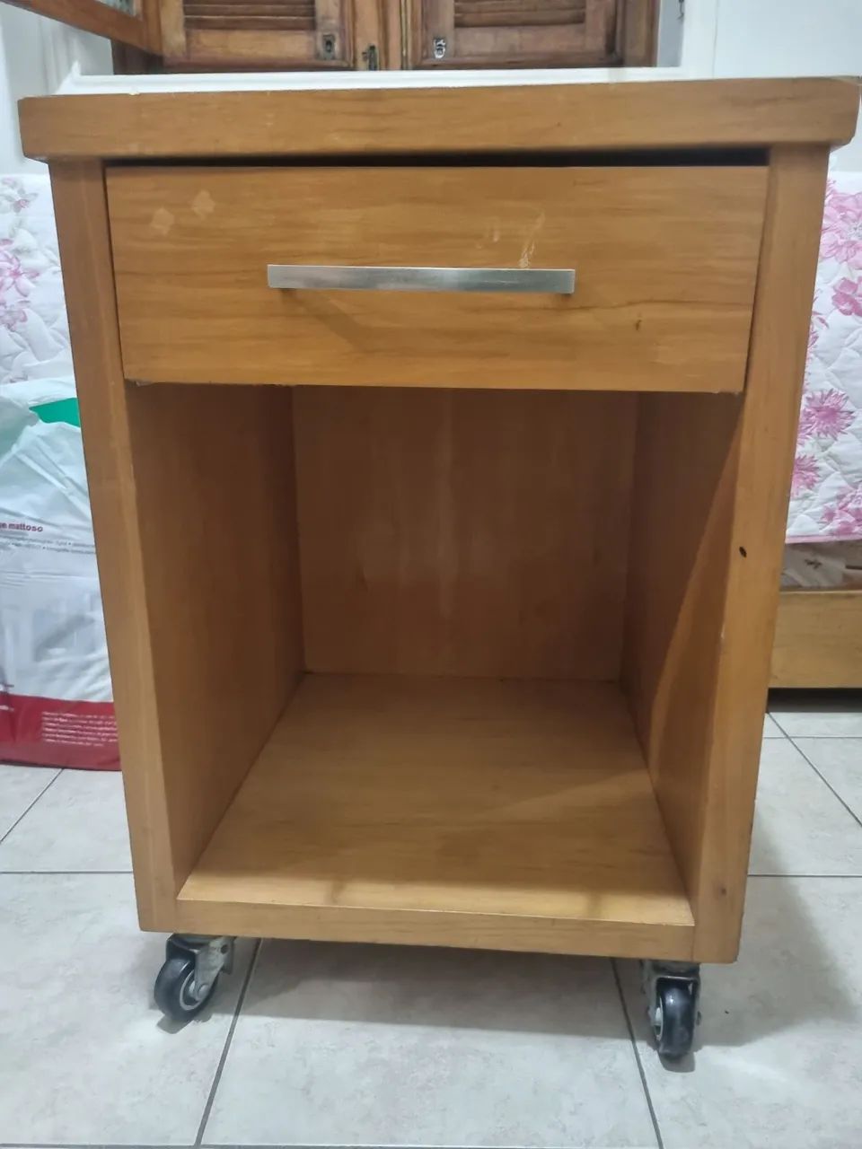Mesa de cabeceira64168516328834123