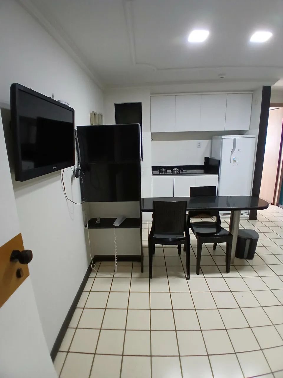 Linda vista do mar, mobiliado e com todas as taxas inclusas, internet também! - Foto 4