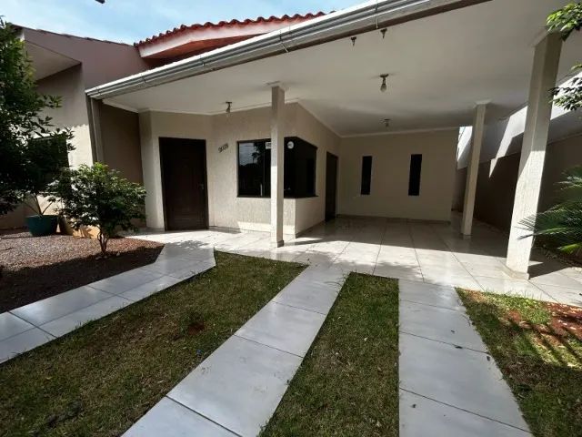 Casa Grande, com suíte e mais dois quartos, bem localizada