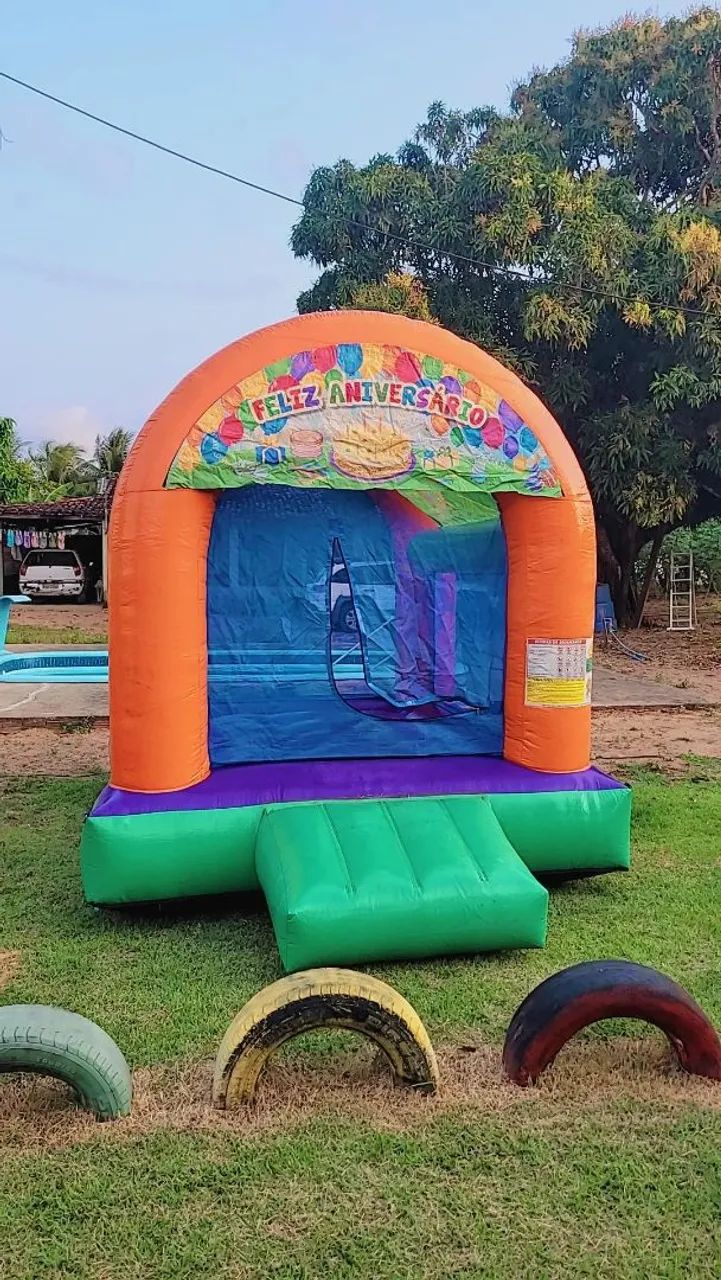Piscina de bolinhas inflável semi nova