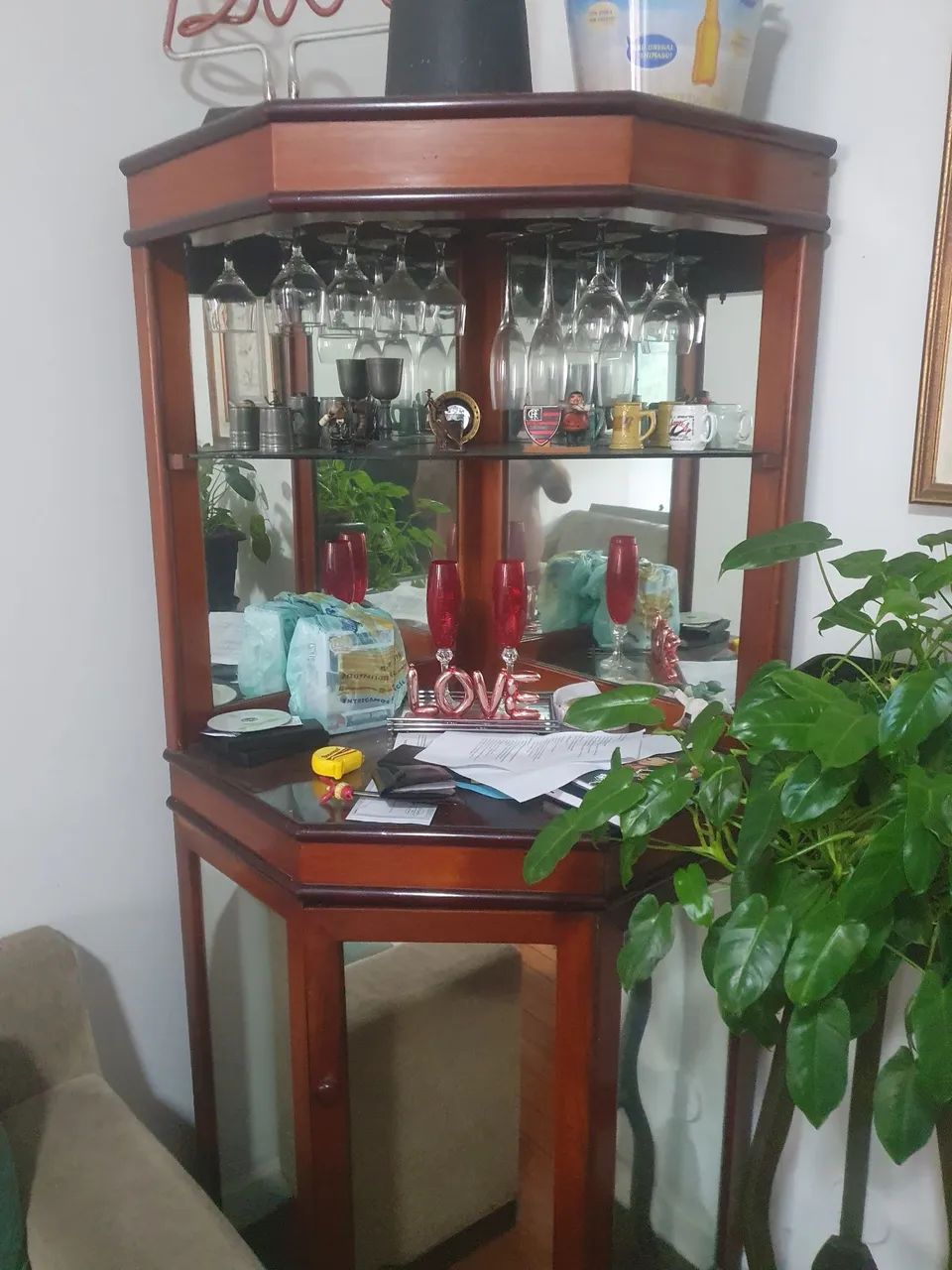 Bar de canto em madeira maciça