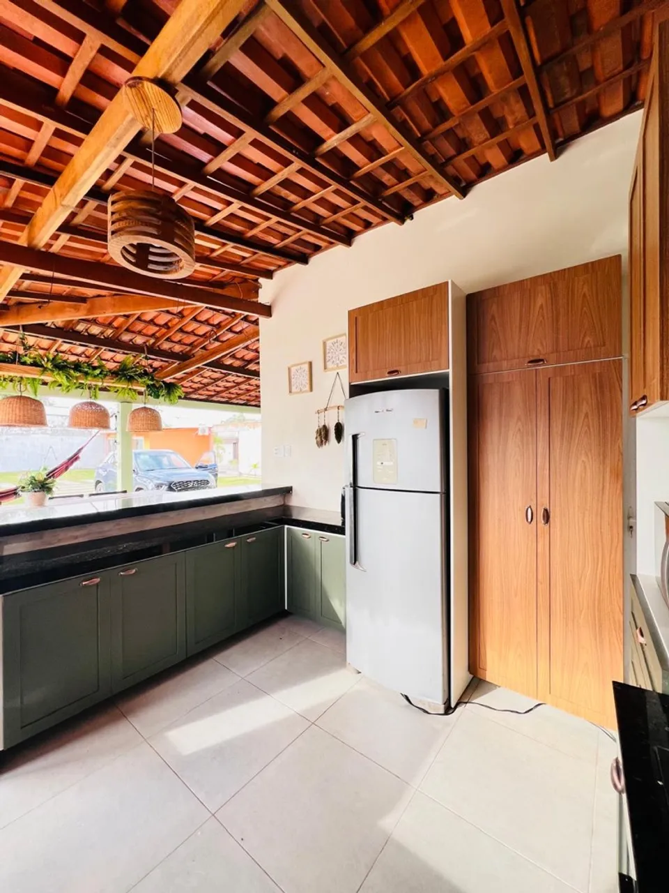 Casa Espaçosa com Varanda Charmosa para Eventos - Alugue por Diária!