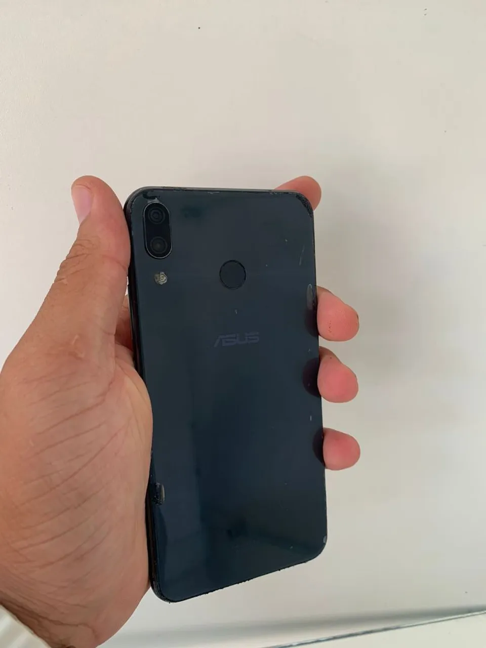 Asus Zenfone 5 valor 300$