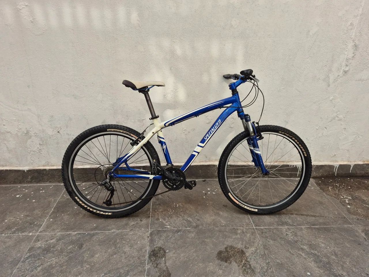 Bicicleta specialized hardrock aro 26 ano 2011