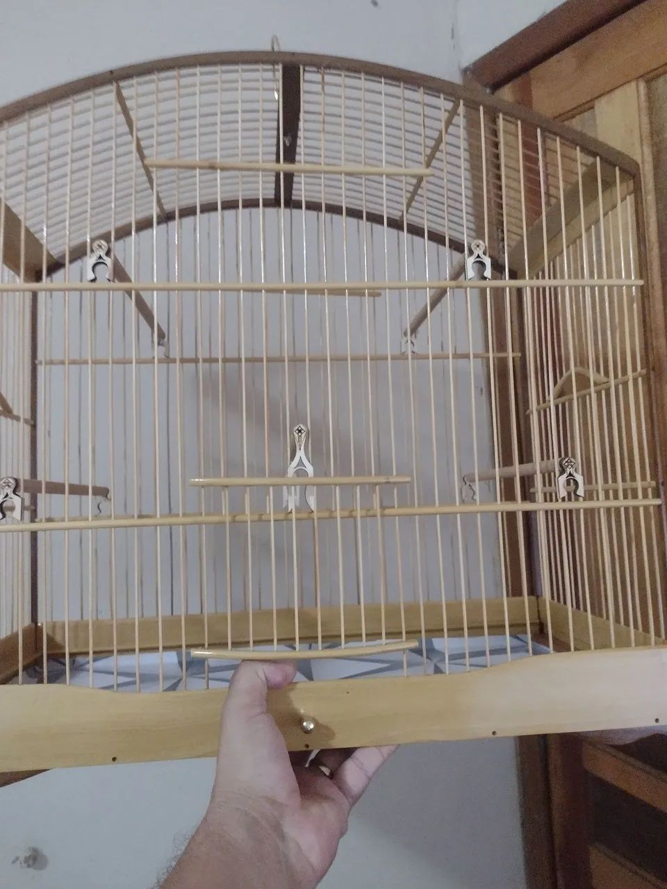 Gaiola parafusada de marfim serve para bicudo, curió, canário e outros